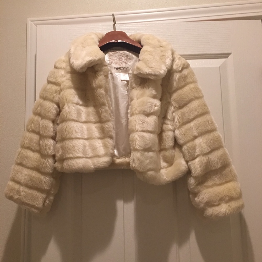 Faux fur cropped coat
